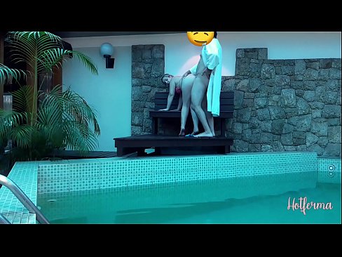 ❤️ Bosi fton shërbëtoren në pishinë, por nuk mundi t'i rezistonte një nxehtësie ❤❌ Video porno në sq.onlyhdporn.ru ❤